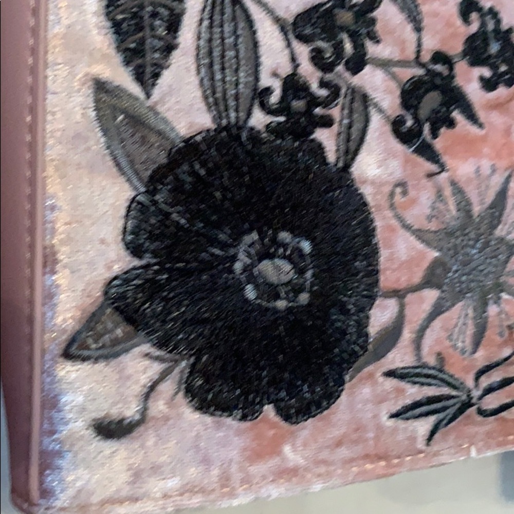 Beautiful soft Purse - Picture 4 of 6